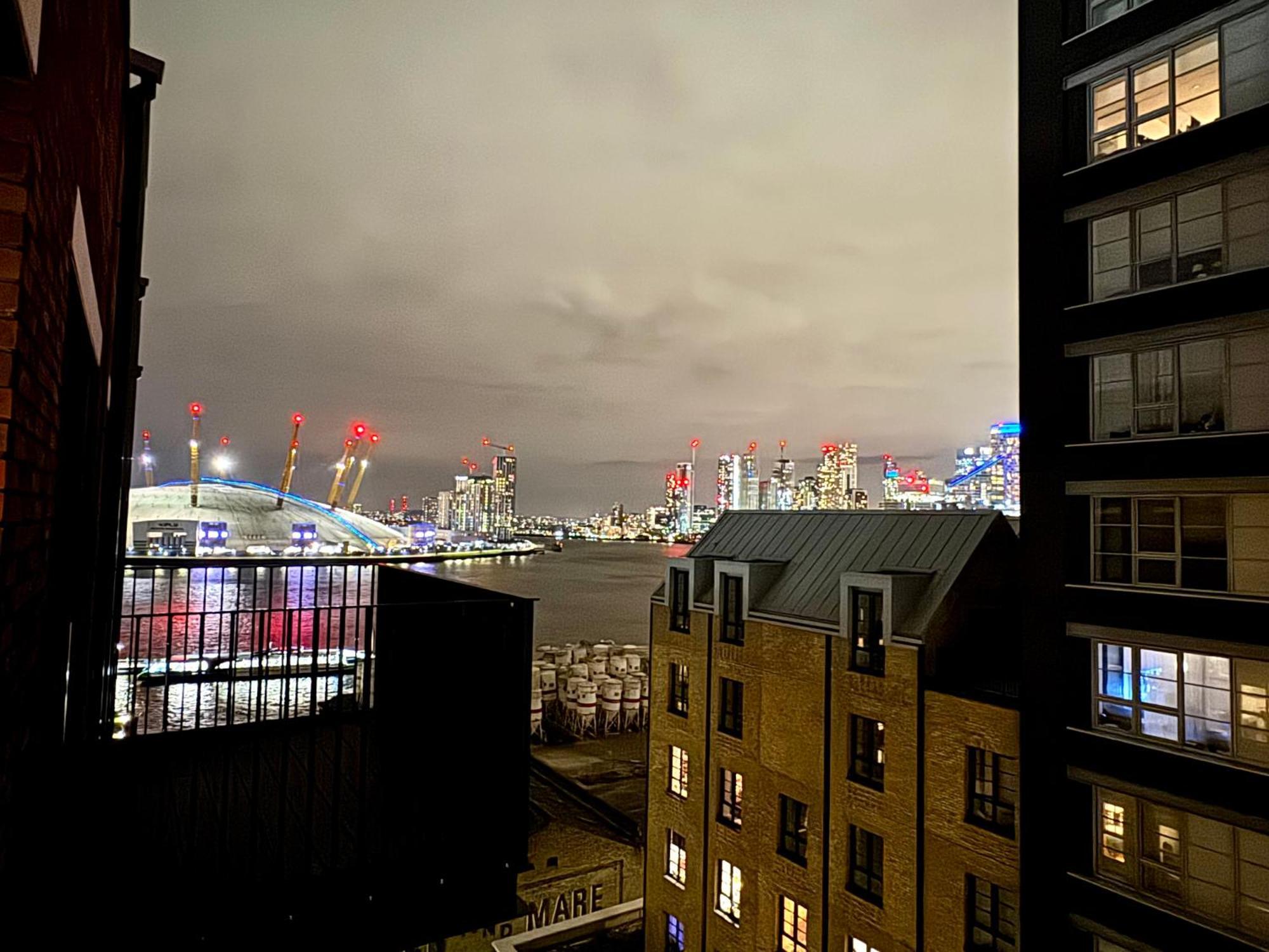London Luxury Flat With Balcony, River View, O2 Arena, Excel, Canary Wharf, Station Lejlighed Eksteriør billede