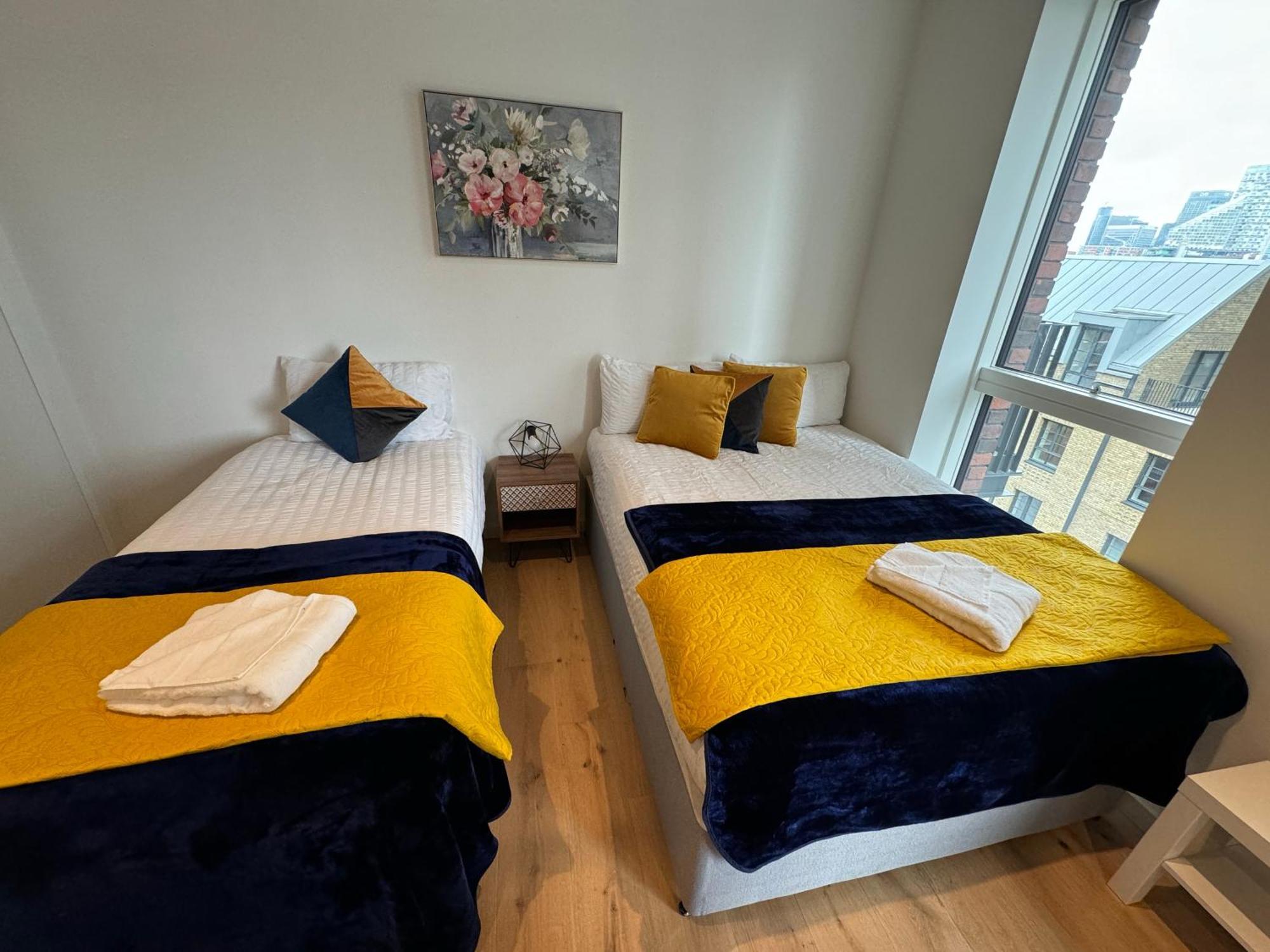 London Luxury Flat With Balcony, River View, O2 Arena, Excel, Canary Wharf, Station Lejlighed Eksteriør billede