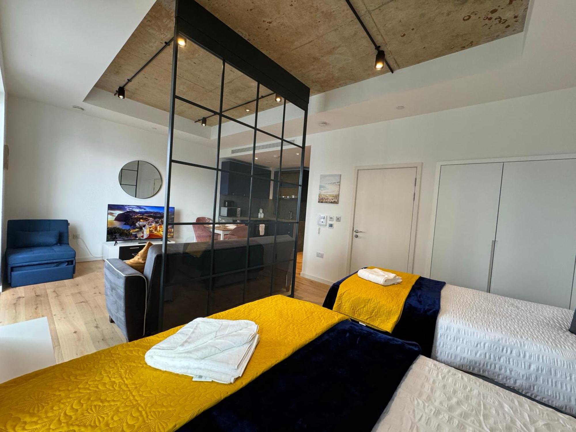 London Luxury Flat With Balcony, River View, O2 Arena, Excel, Canary Wharf, Station Lejlighed Eksteriør billede
