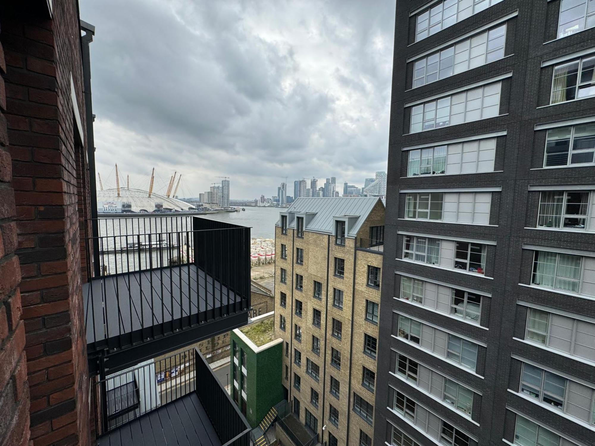 London Luxury Flat With Balcony, River View, O2 Arena, Excel, Canary Wharf, Station Lejlighed Eksteriør billede
